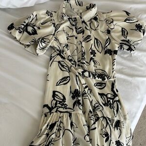 Black and white floral puff sleeve dress